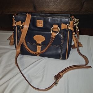 😍 Vintage Dooney and Burke pebble grain medium pocket satchel😍